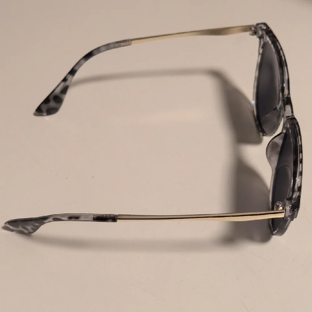 Chic Black and Gray‎ Patterned Sunglasses
